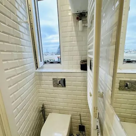 « lescostreet » Les Halles : Vue Tour Eiffel Apartment Paris