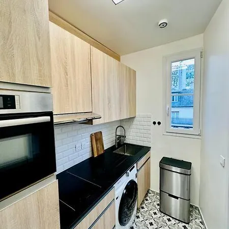 « lescostreet » Les Halles : Vue Tour Eiffel * パリ